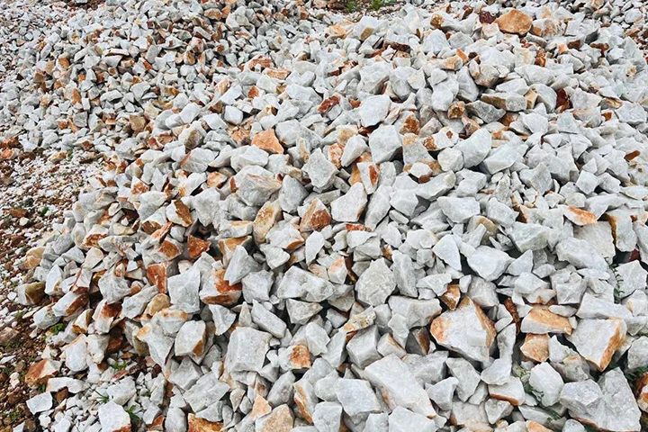 Grade M Quartz Lumps